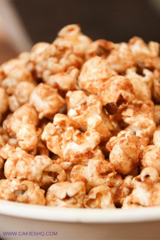 Addictive Cinnamon and Sugar Popcorn Recipe | This cinnamon and sugar popcorn is so good you will not be able to stop eating it. It's deliciously addictive! A simple and easy recipe. | https://www.cakieshq.com