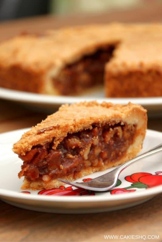 Engadiner Nusstorte Recipe - Swiss Nut Tart | A recipe for Engadiner Nusstorte, a Swiss nut tart. Shortcut pastry filled with walnuts covered in a thick caramel sauce. A real treat. | http://www.cakieshq.com